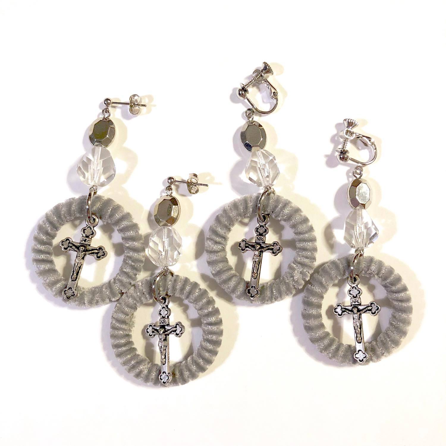 ベロアフープとクロスの〈ピアス/イヤリング〉