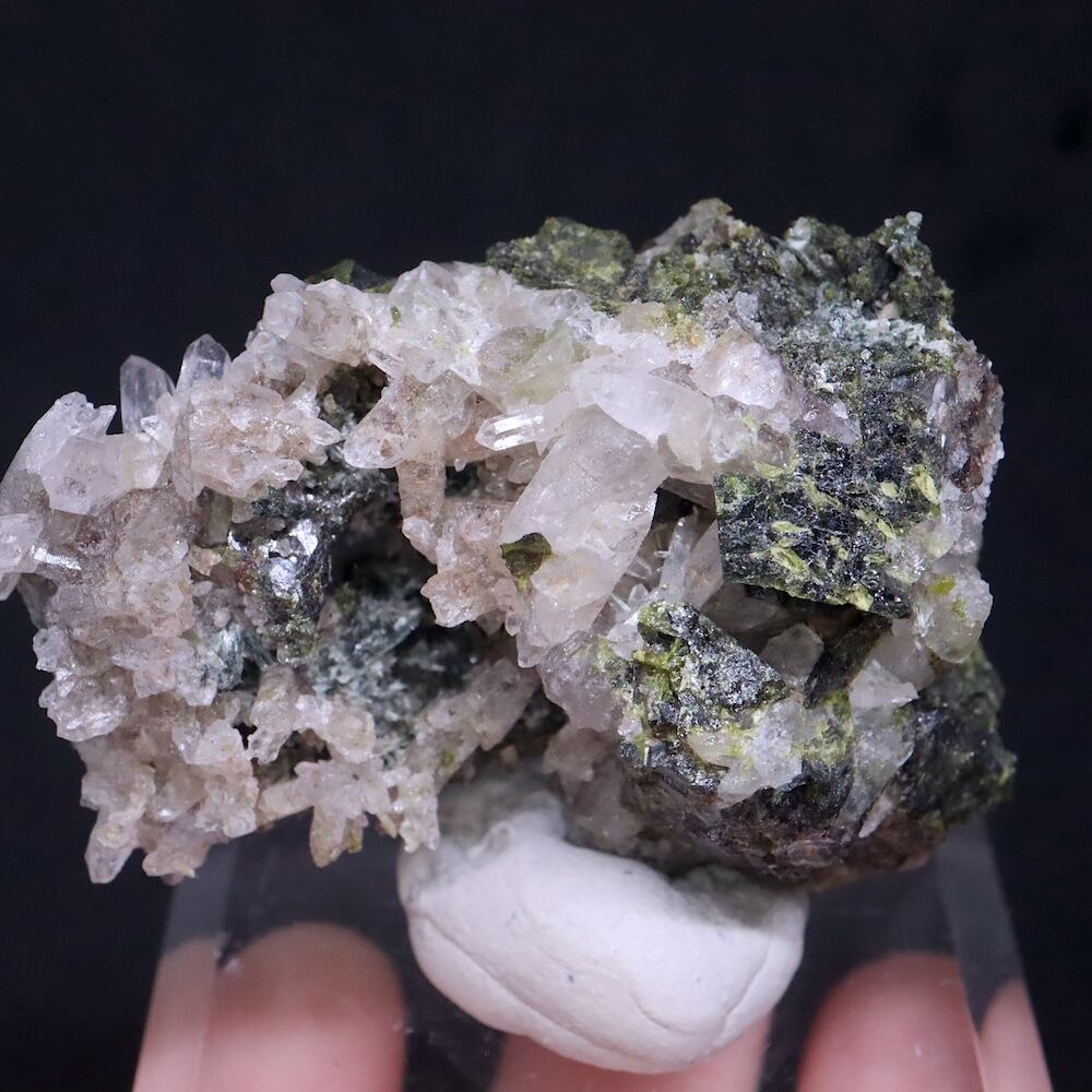 エピドート 緑簾石 クォーツ水晶 40.7g EPD079 原石 鉱物 天然石