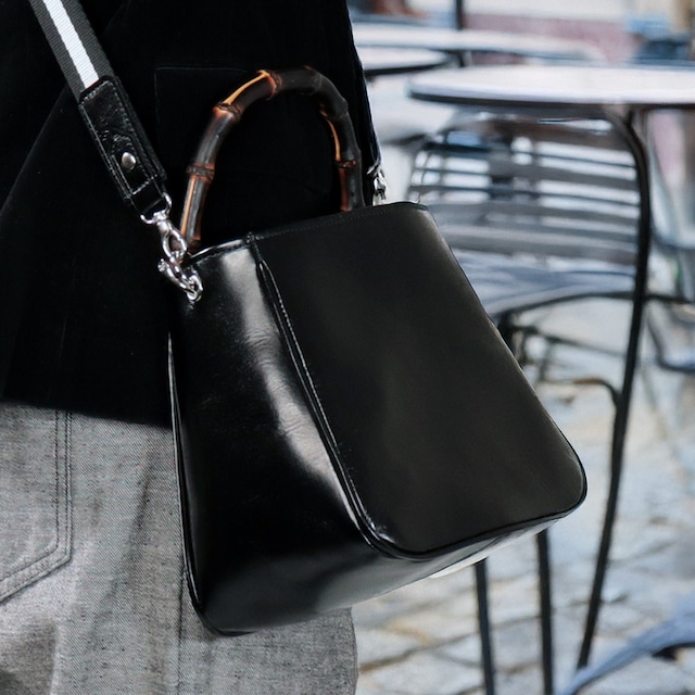 本革ミニトートバッグ　2WAYショルダー　バンブーハンドル＆国産姫路レザー　軽量・通勤・お出かけ用　ブラック【HOLLY】