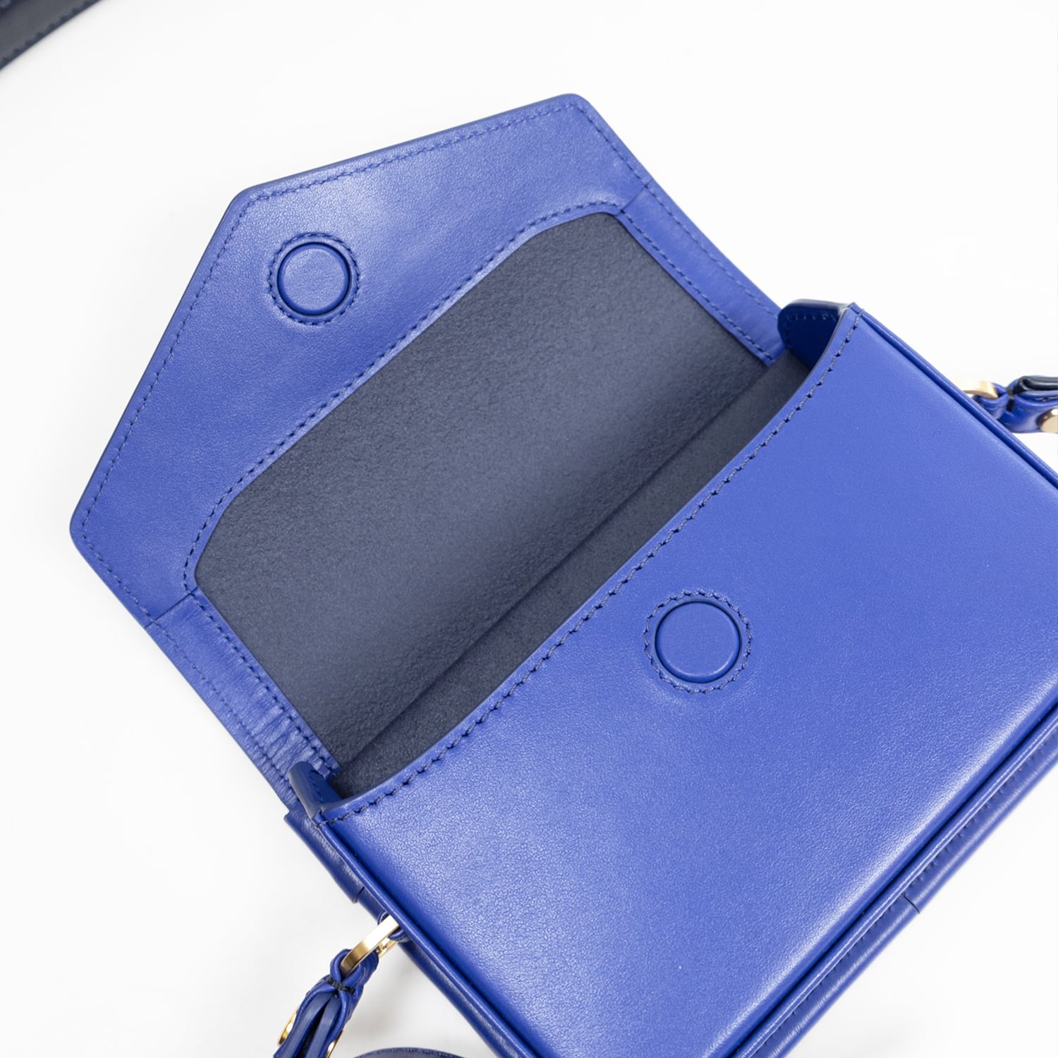 UNEEK BASEMNT - Discover independent style.