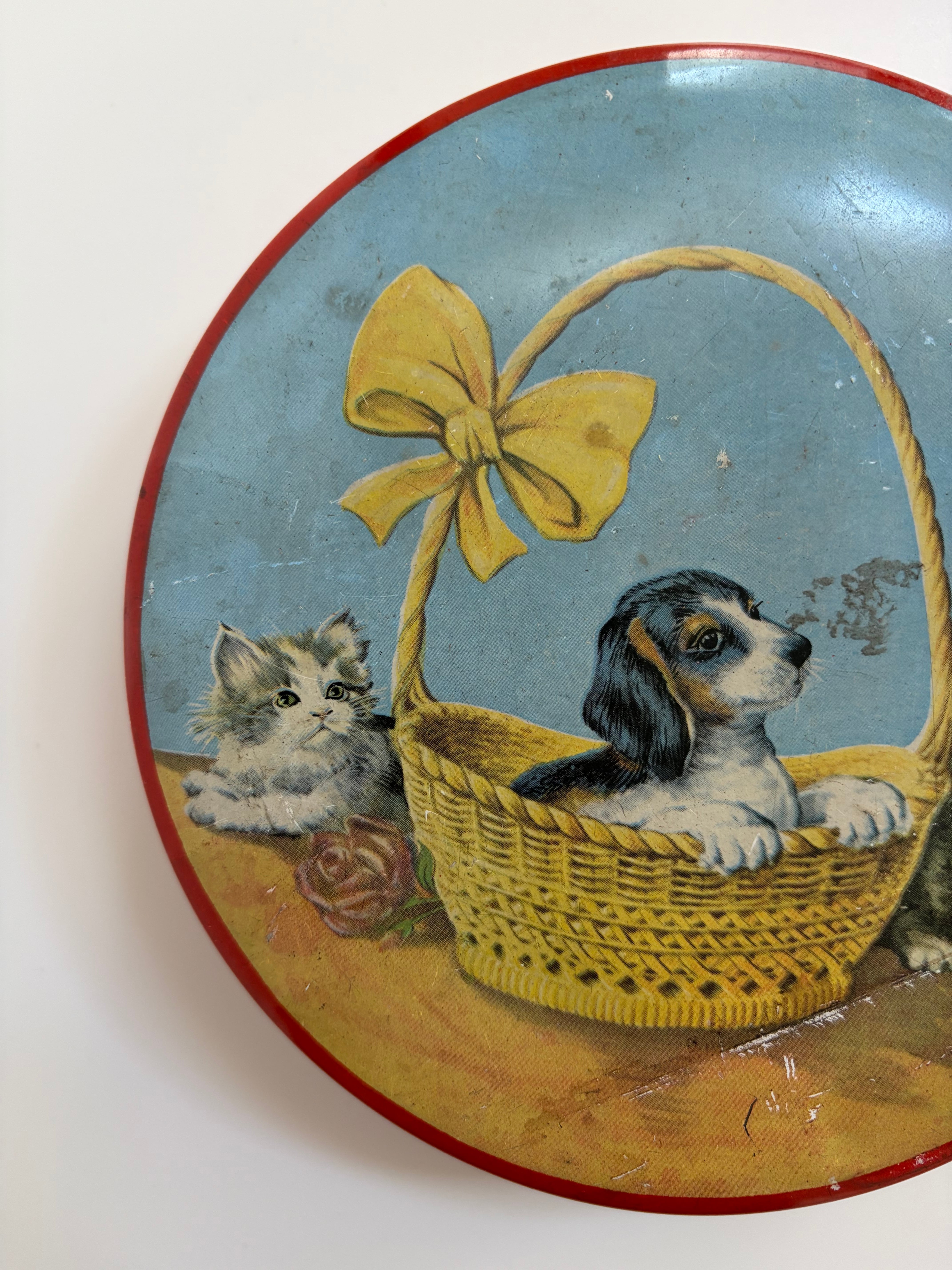 LOUIS CLAUSS ティン缶（犬と猫のバスケット）｜フランスアンティーク