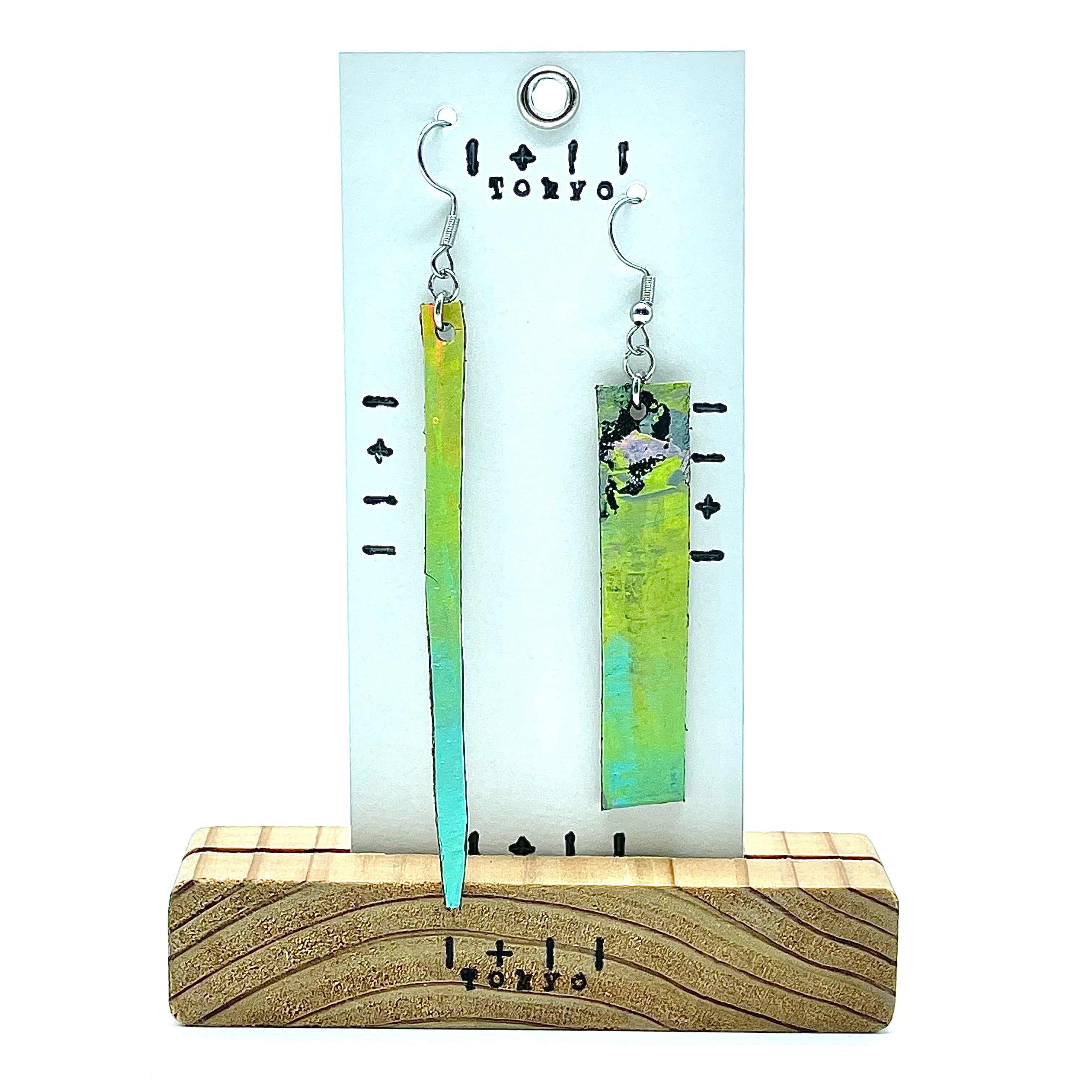 革ピアス　息吹きのグリーングラデーション　本革