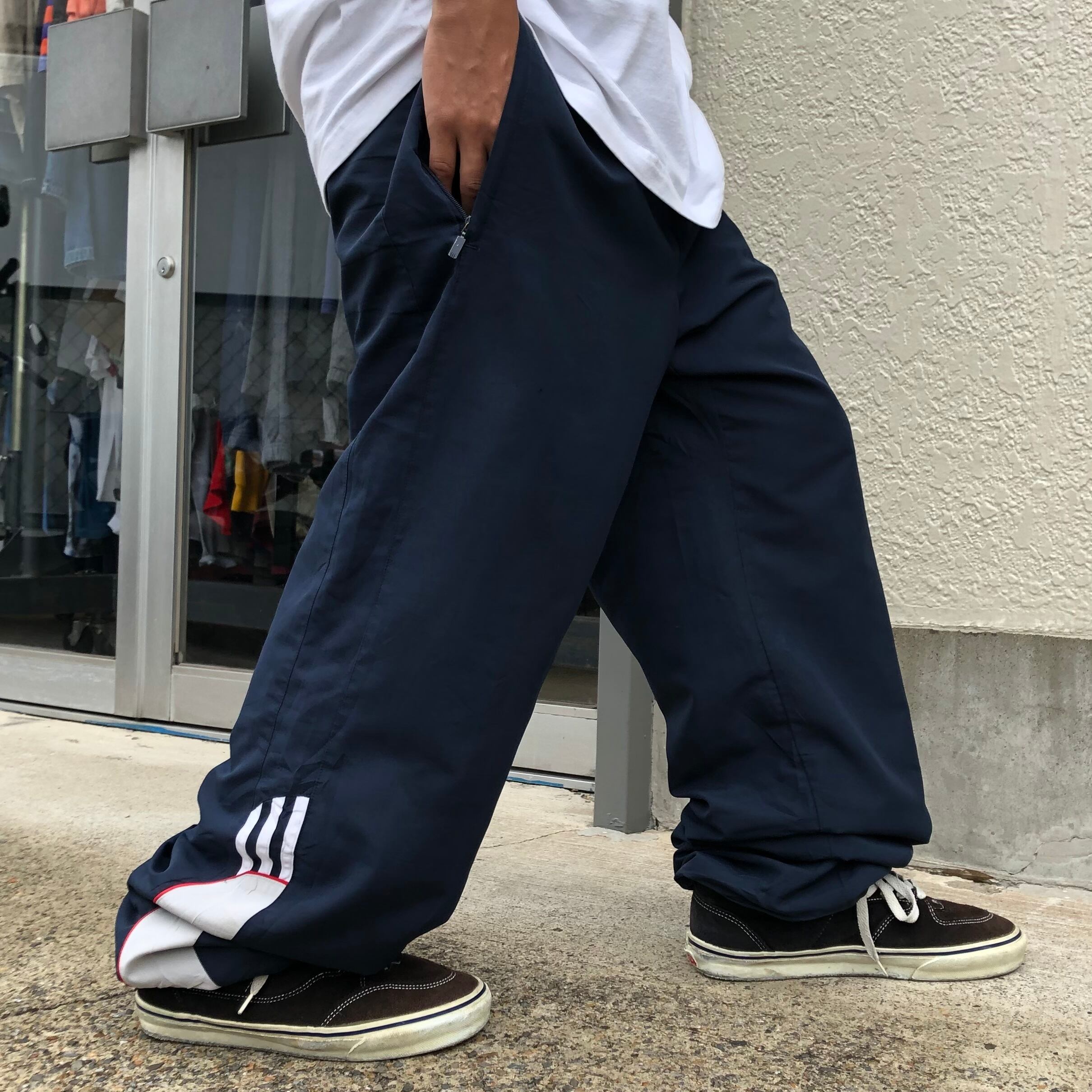 アディダス トラックパンツ ナイロンパンツ パフォーマンスロゴ 刺繍ロゴ M 古着 古着屋 埼玉 ストリート オンライン 通販 古着屋buyer descent ナイロンショーツ ポケットありblack large