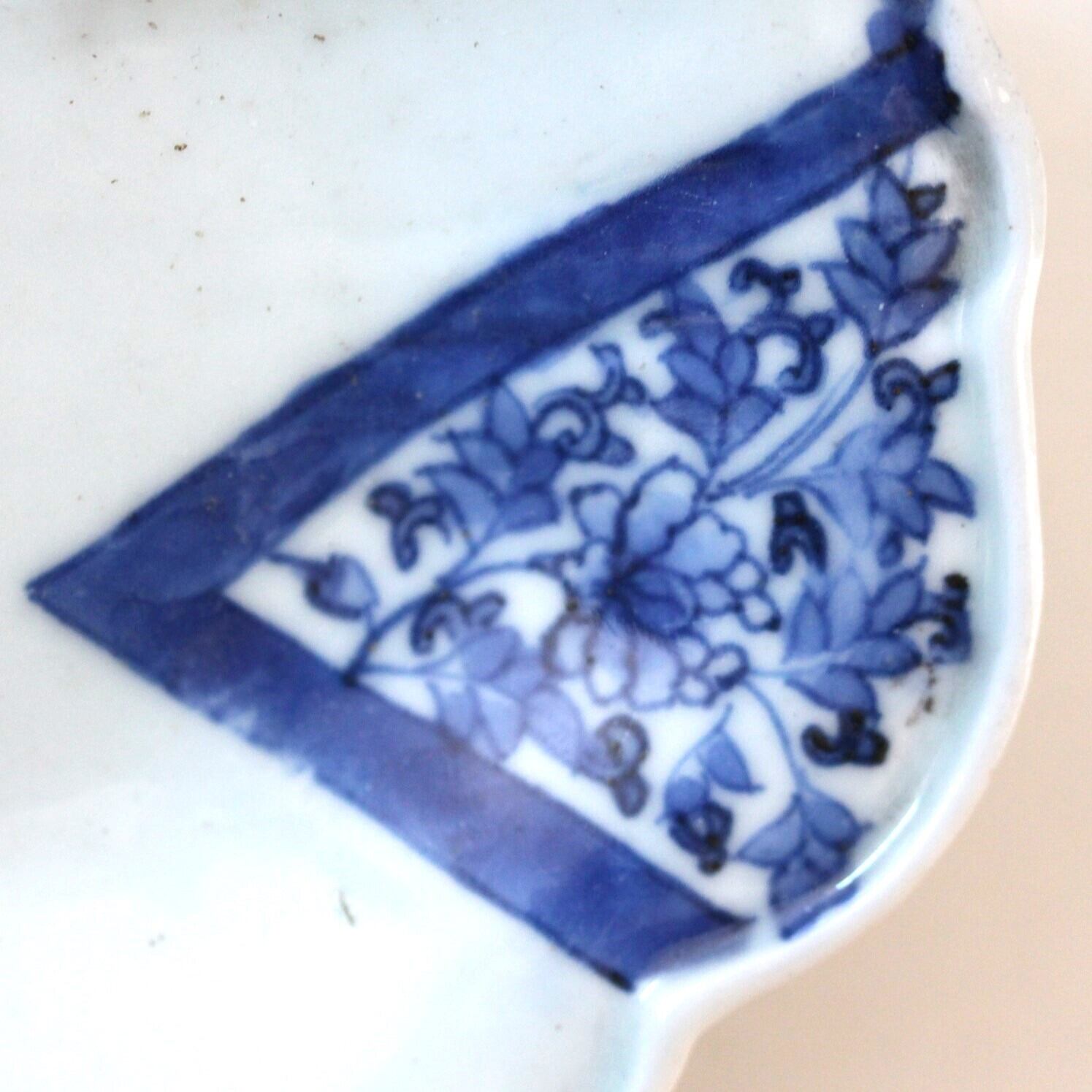 古伊万里染付花唐草文変形皿 d16.6cm Imari Blue and White Dish