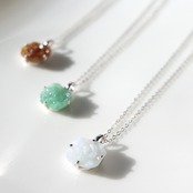 花柄翡翠！シルバーでかっこよく！ 薔薇ペンダント シルバー ネックレス A貨翡翠 jd_ne1025