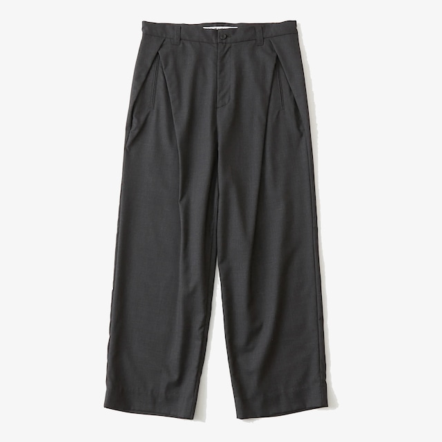 White Mountaineering  /  TROPICAL WOOL 2 TUCK PANTS（WM2471401）CHARCOAL