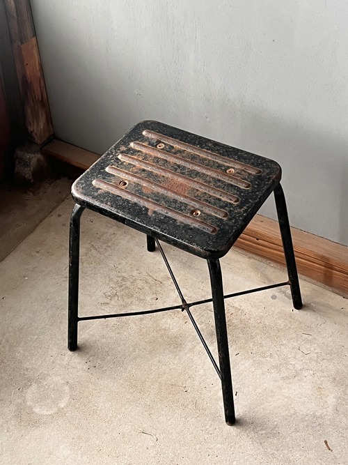 ライオン歯磨のスツール