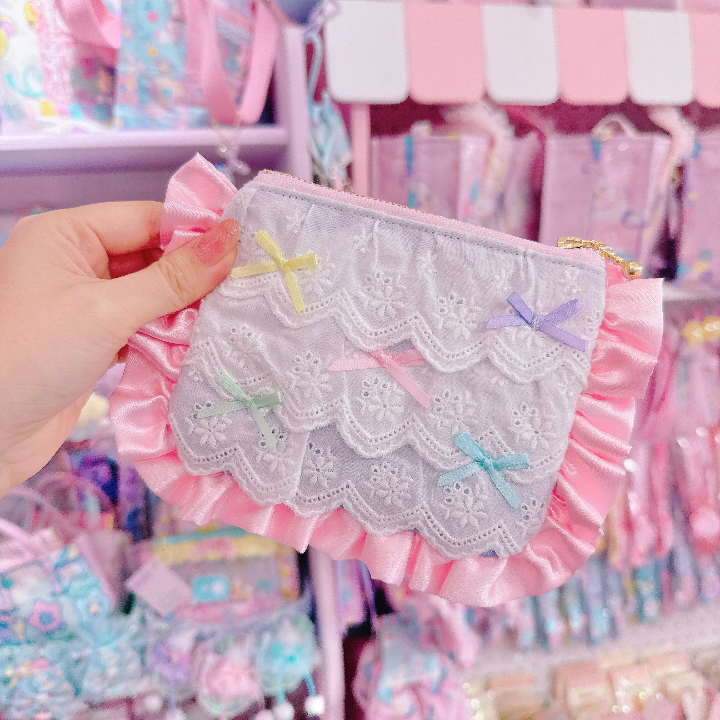 【E3】103-15サテンフリルミニポーチ