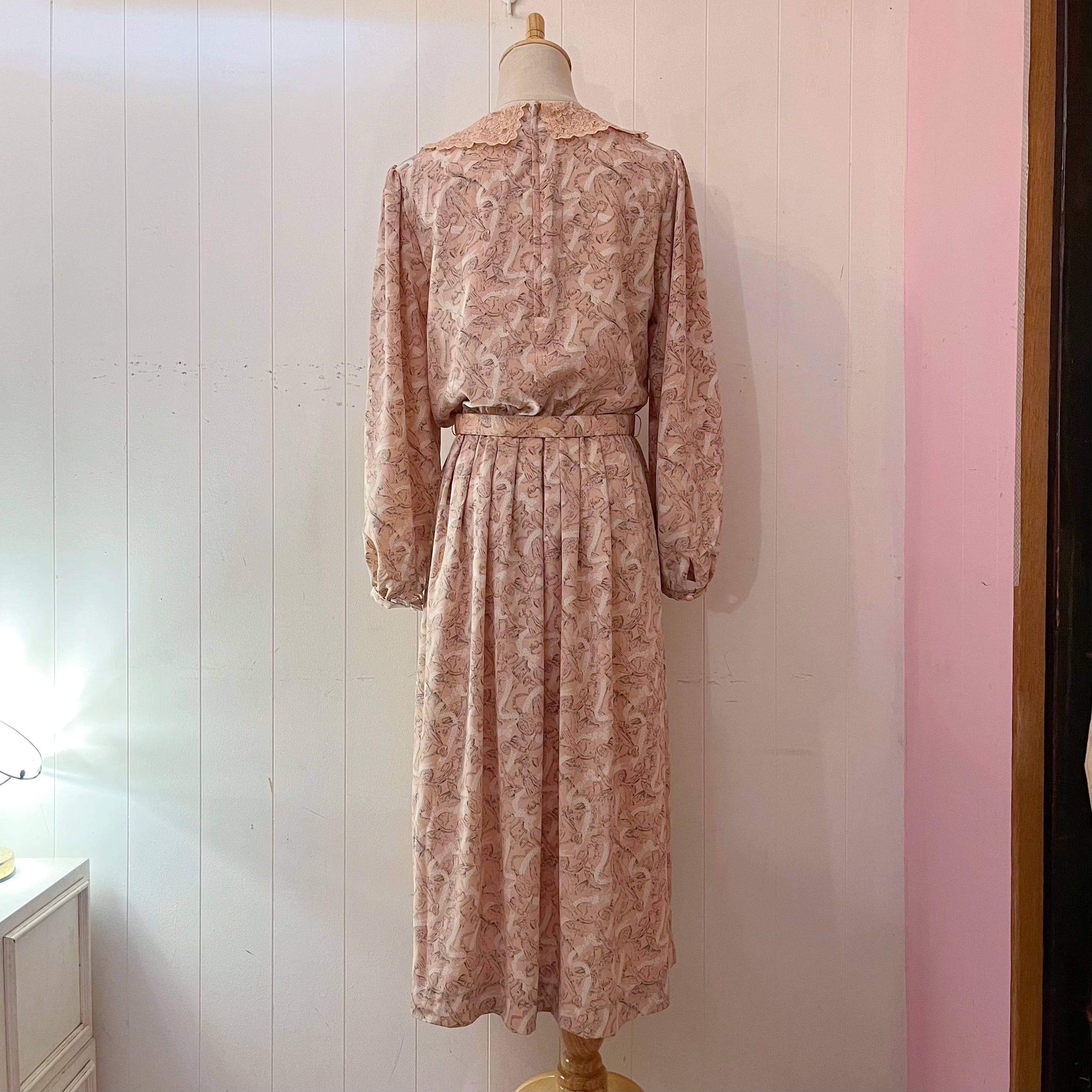 antique paris pattern pearl brooch one-piece