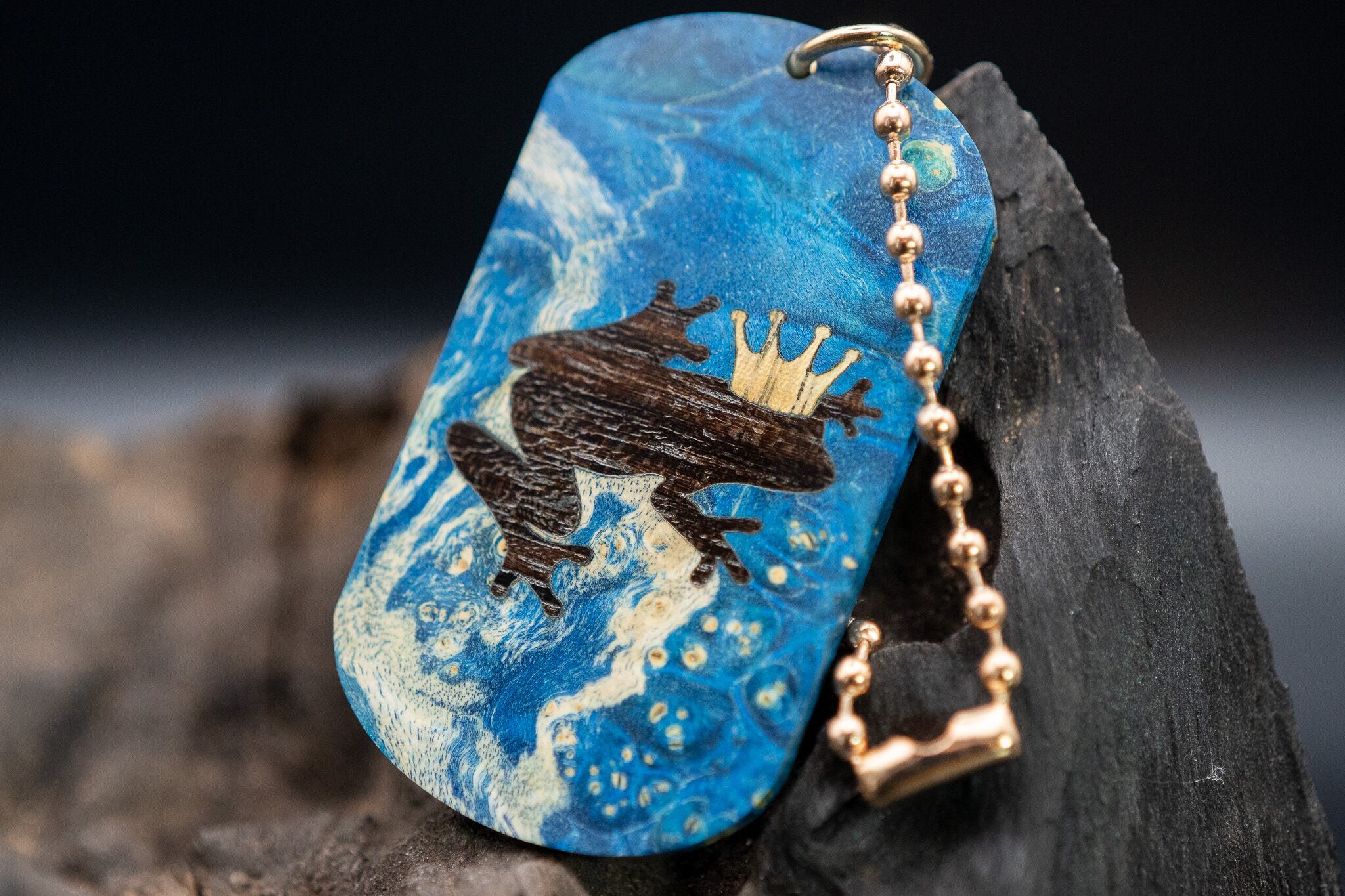 スタビライズウッド メープルバール ドッグタグ 象嵌 カエルの王様