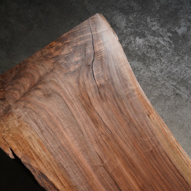 ウォルナットの一枚板 ローテーブル