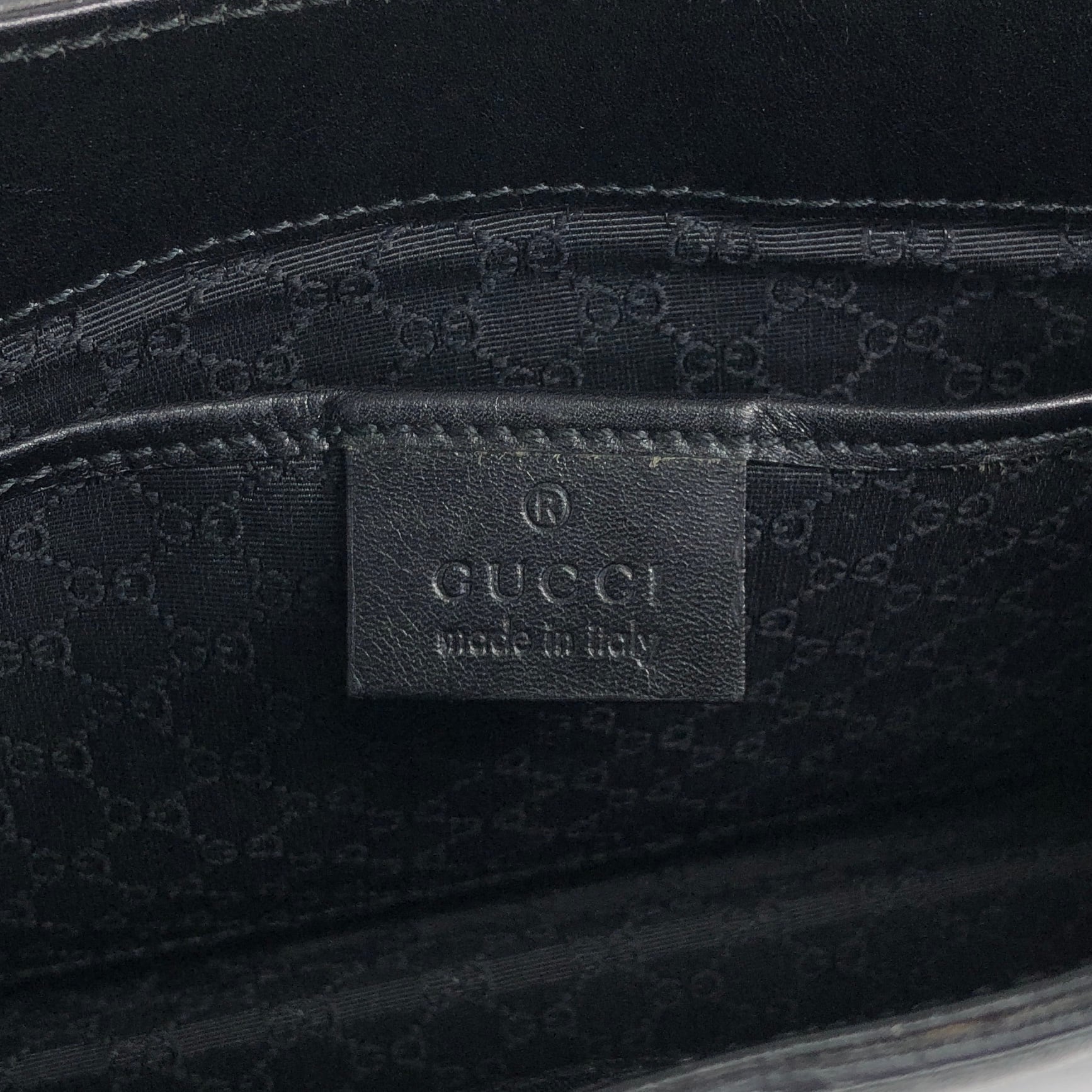 GUCCI グッチ ショルダーバッグ ブラック ステッチ ロゴプレート