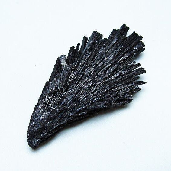 ブラック カイヤナイト 原石 一点物 171-7586