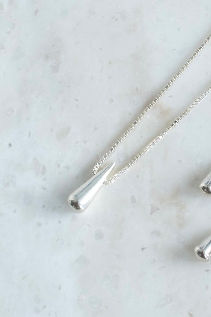 Saskia Diez TEARDROP SILVER NECKLACE SHORT pearl19