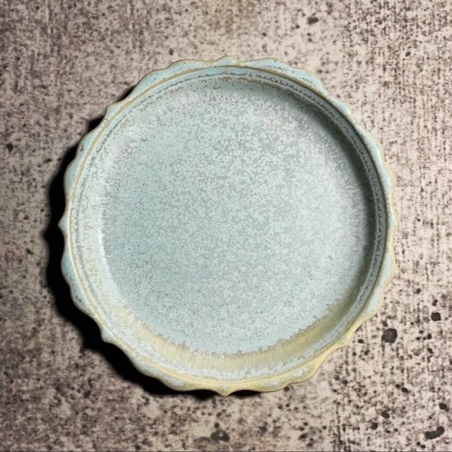 フリルまる皿（小）　フロスト釉