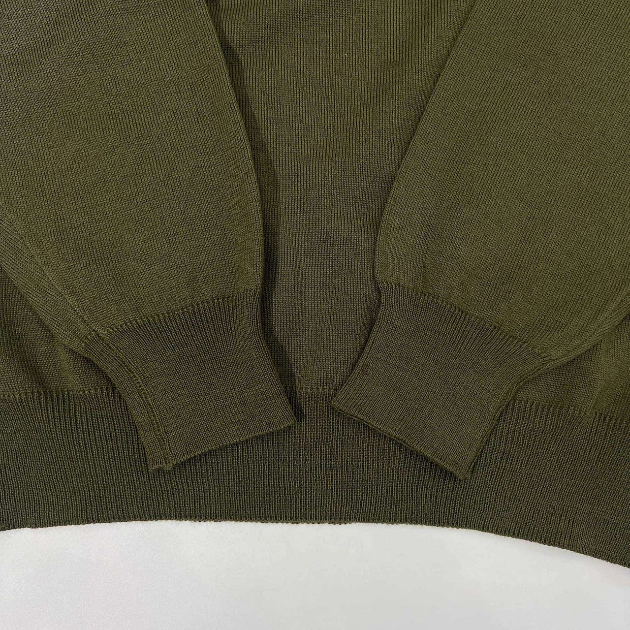 Guy Laroche ギラロッシュ イタリア製 Vネック ウールニット セーター S/オリーブ/薄手