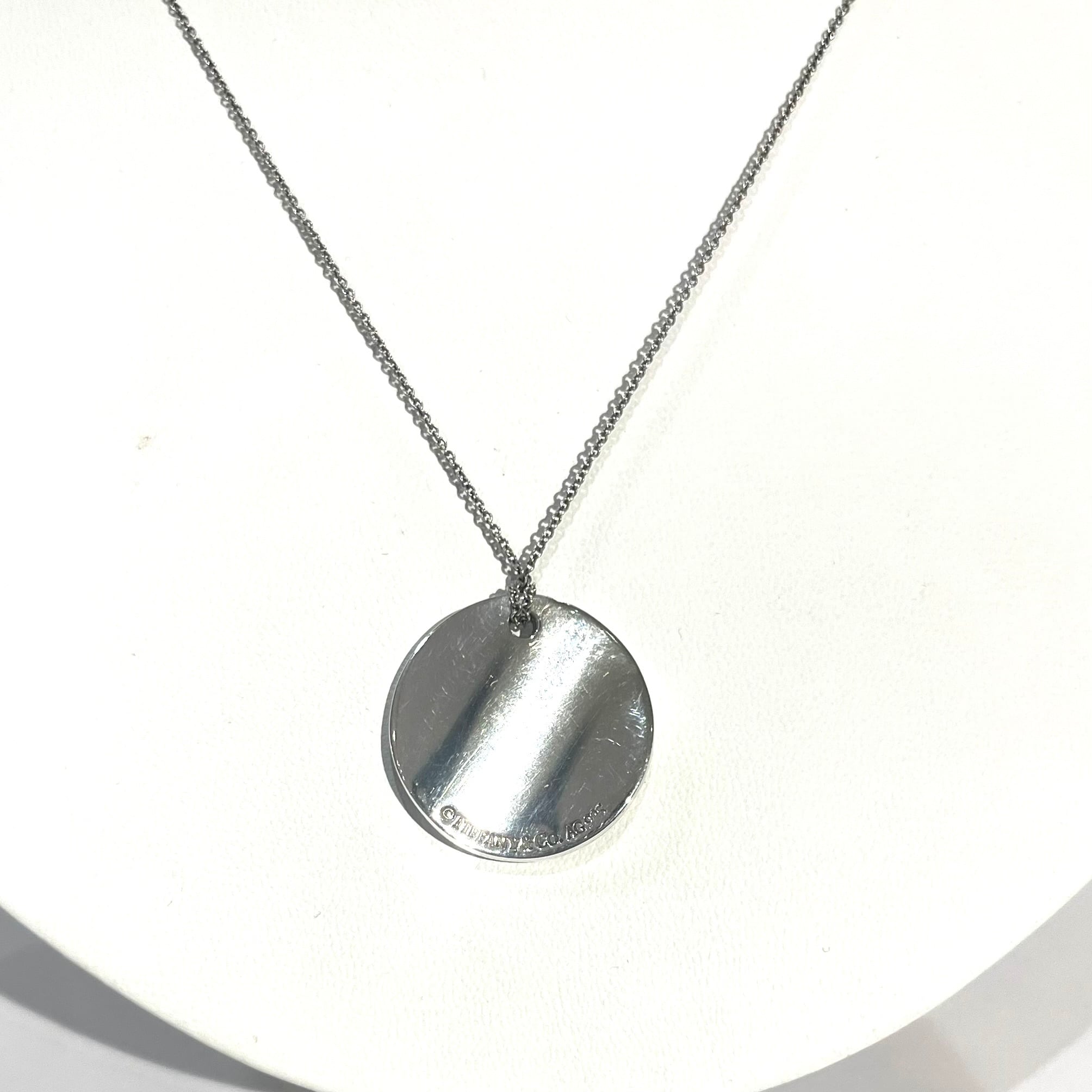TIFFANY & Co.】2989 ティファニーNotes ラウンド ペンダント