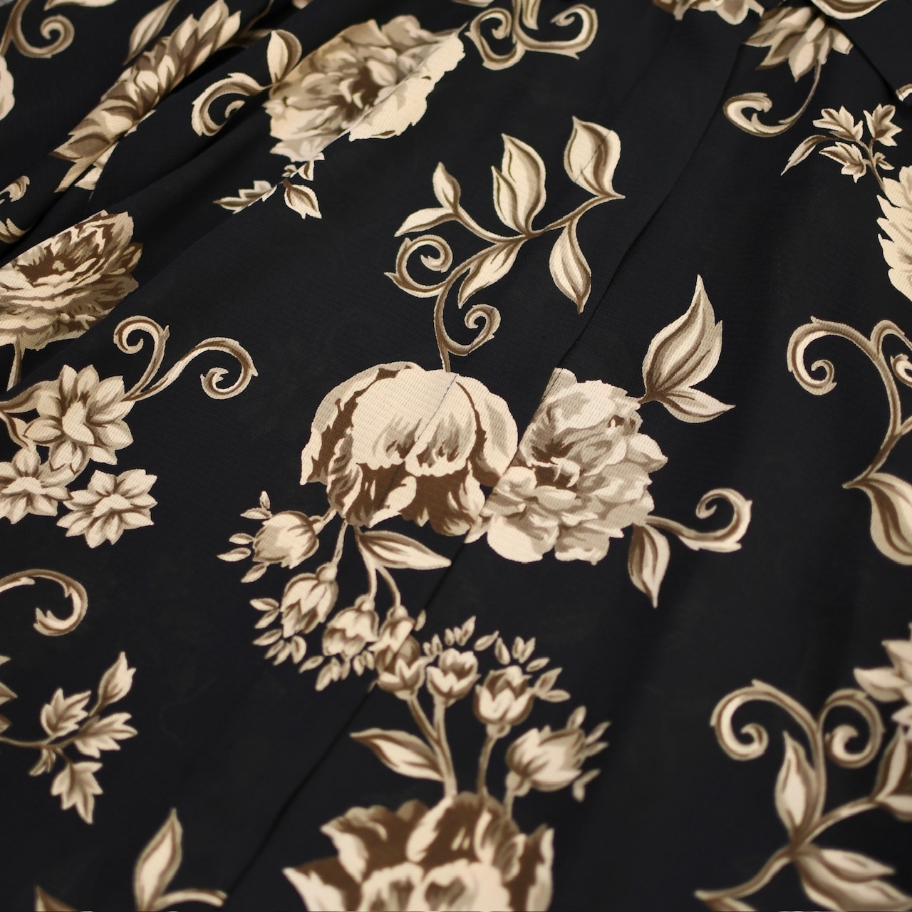 Liz sport flower pattern sheer shirt