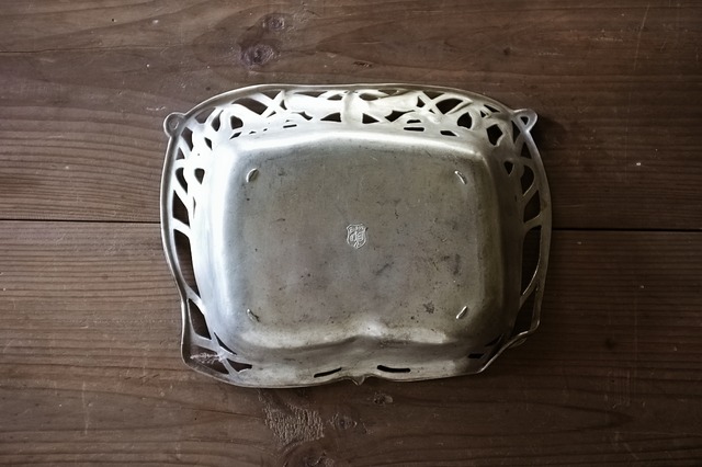 フランスアンティーク 1900s エタン製 23c 夜蝶と豆科のあるトレイ