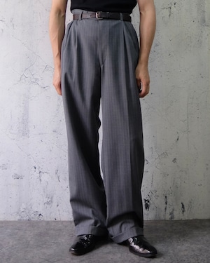 two tuck slacks (gray+multicolored stripe)