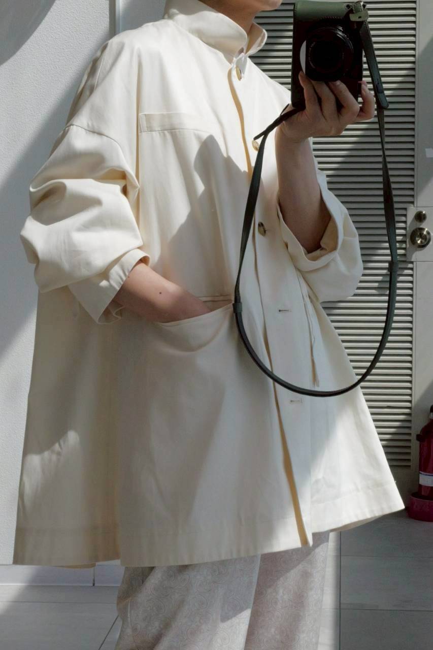 stand flare coat off white