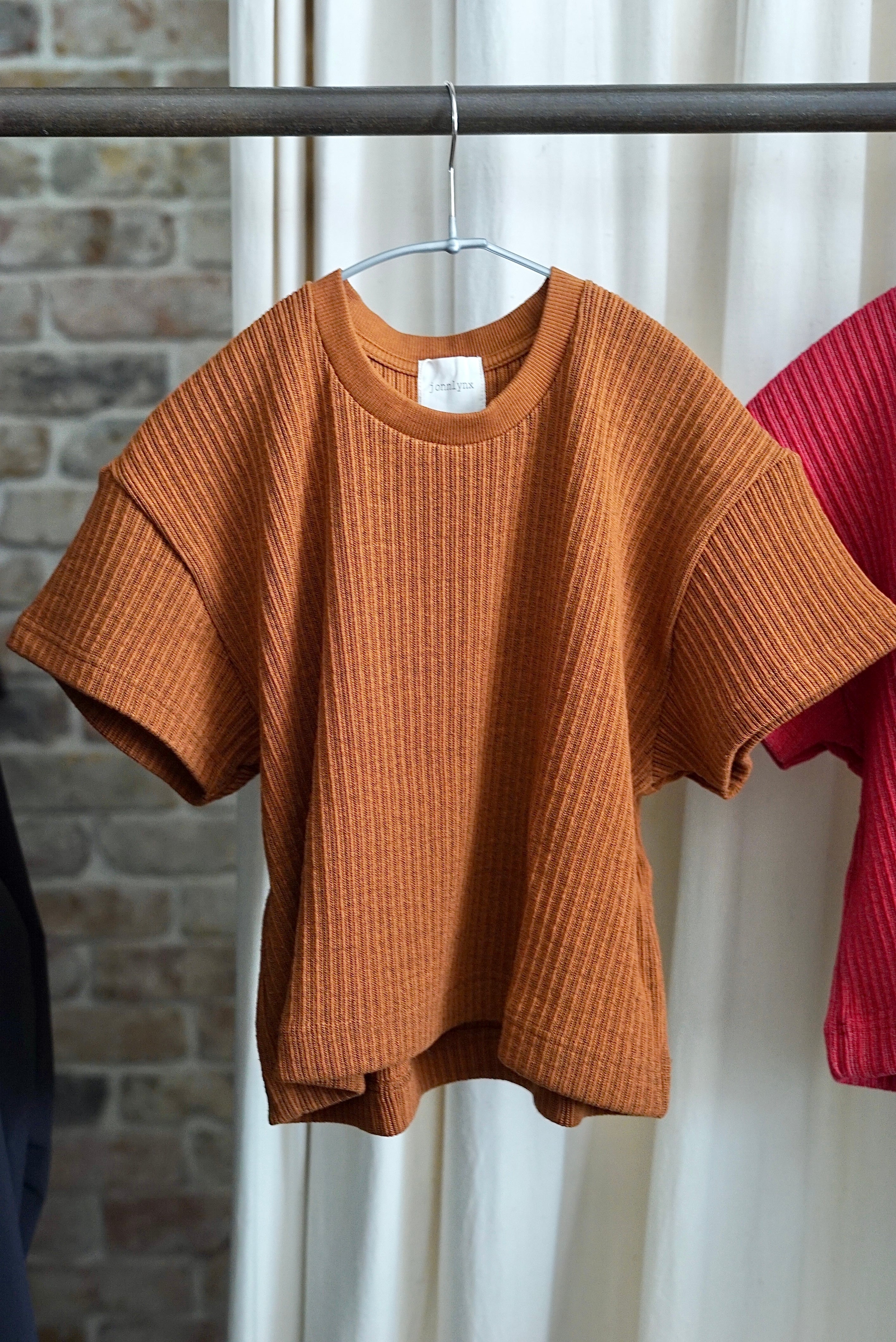 jonnlynx / big rib tee (brown,red) | JUQUI Online 