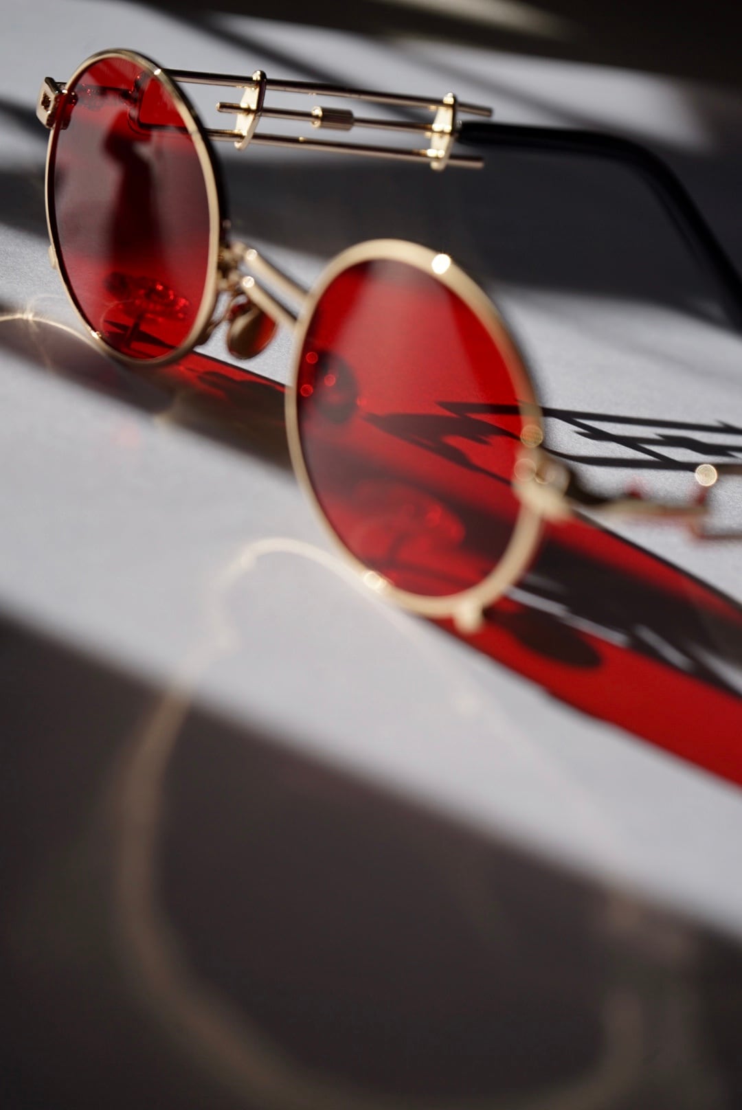 AURA SUNGLASSES #REDEYE LIMITED - X_FICTION LOS ANGELES “RED RICH COLLECTION” 限定モデル. AURA SUNGLASSES #LIMITED FOR “REDEYE” LIMITED FOR 1000 RED LENS GOLD FRAME.