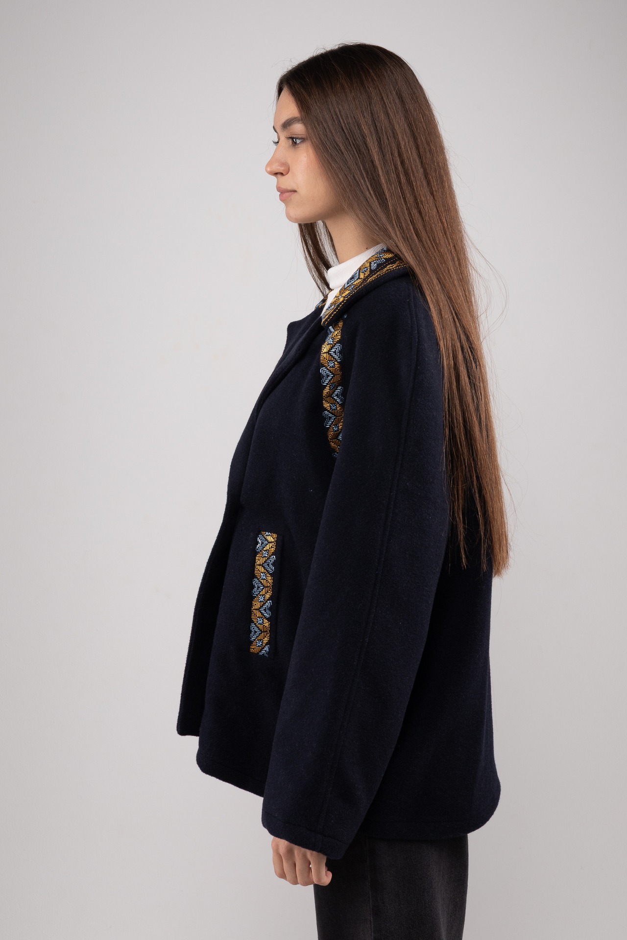 ウクライナ産プレミアムウール100%ジャケットコート（ウクライナ）平行縫い　シルク手刺繍 - 6