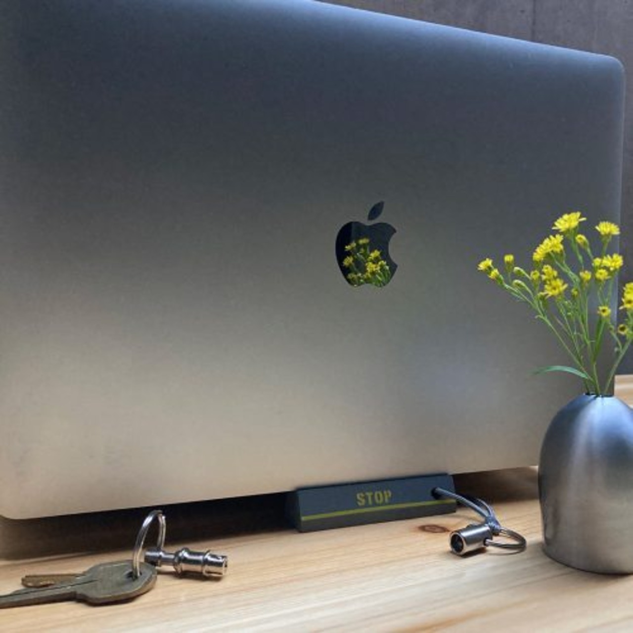 Parking Curb Keyring グレー、イエロー