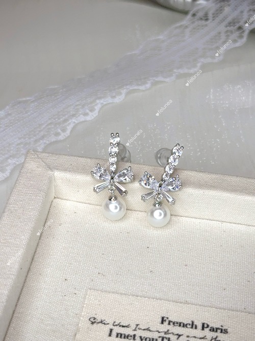 Crystal Ribbon Pearl Drop Pierce