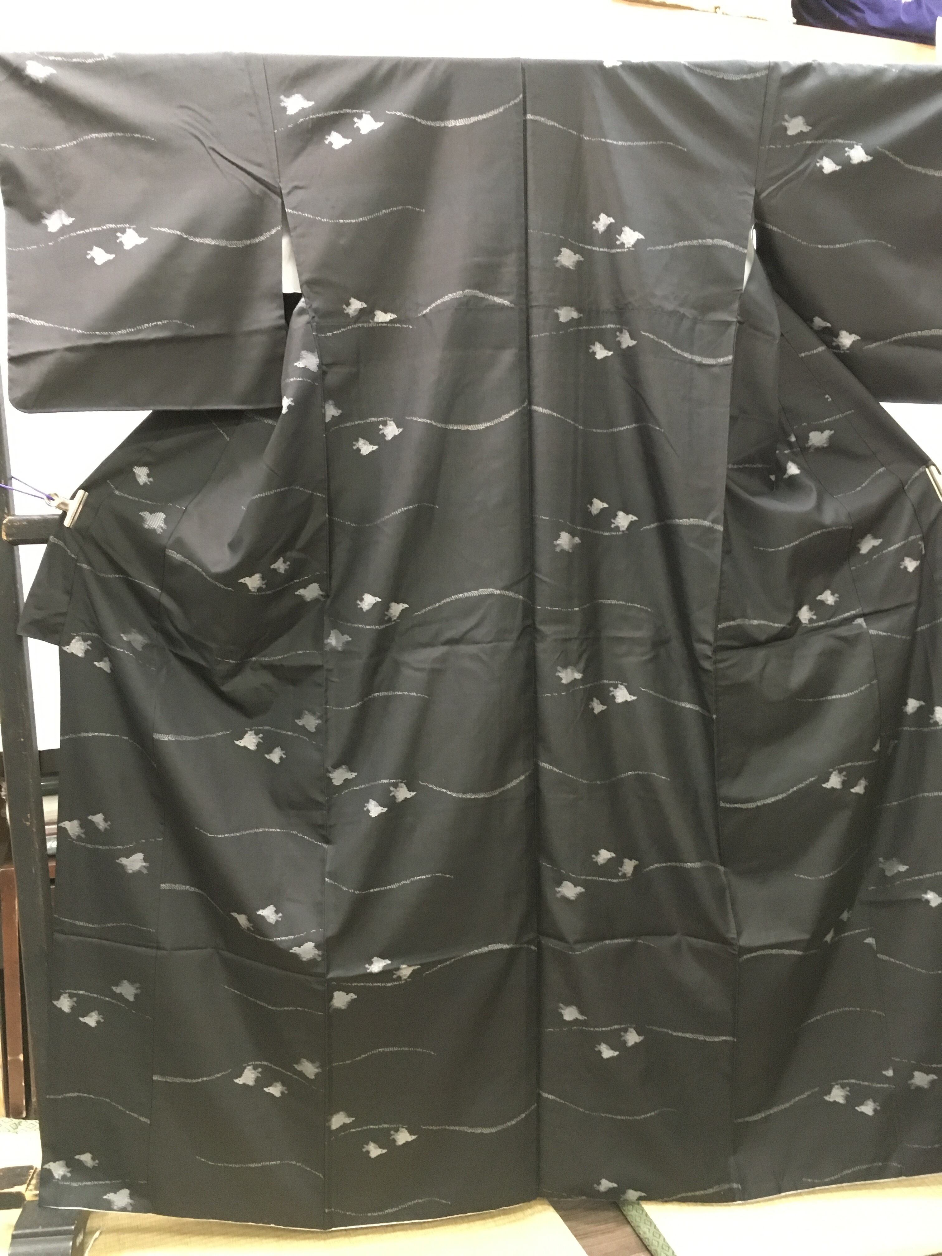 大島紬袷（黒地｜波に千鳥）