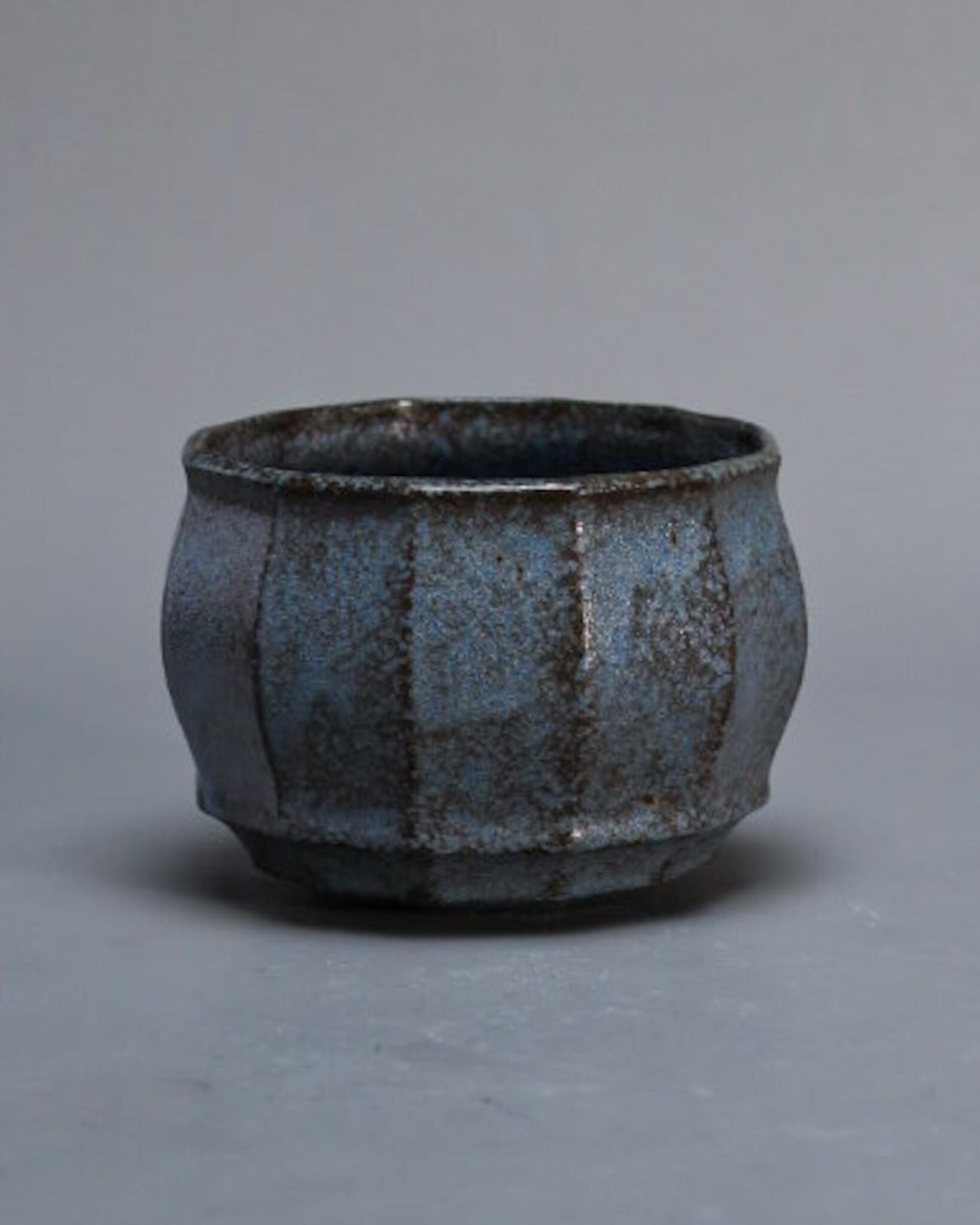 独特の曲線を持つ陶器 EXHIBITION | ART BIRTH CERAMICS