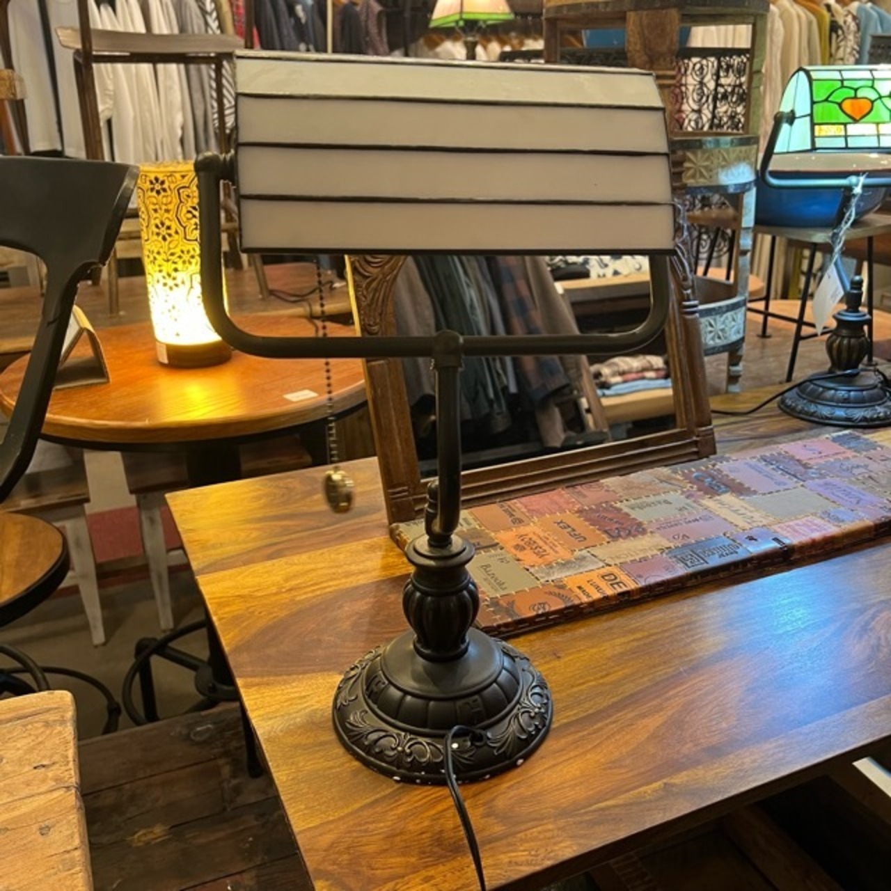 Topanga Lighting　バンカーズステンドグラスランプ　　ローズ　テーブルランプ　バンカーズランプ　ステンドグラス　レトロ