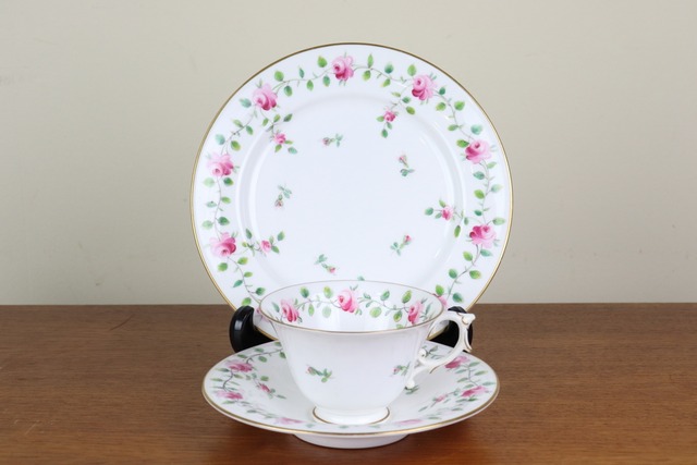 ロイヤルウースター　ティーカップ　プレート　ケーキ皿　トリオ　ハンドペイント　薔薇　ROSE　ROYAL WORCESTER　アンティーク　イギリス　陶磁器　つ296