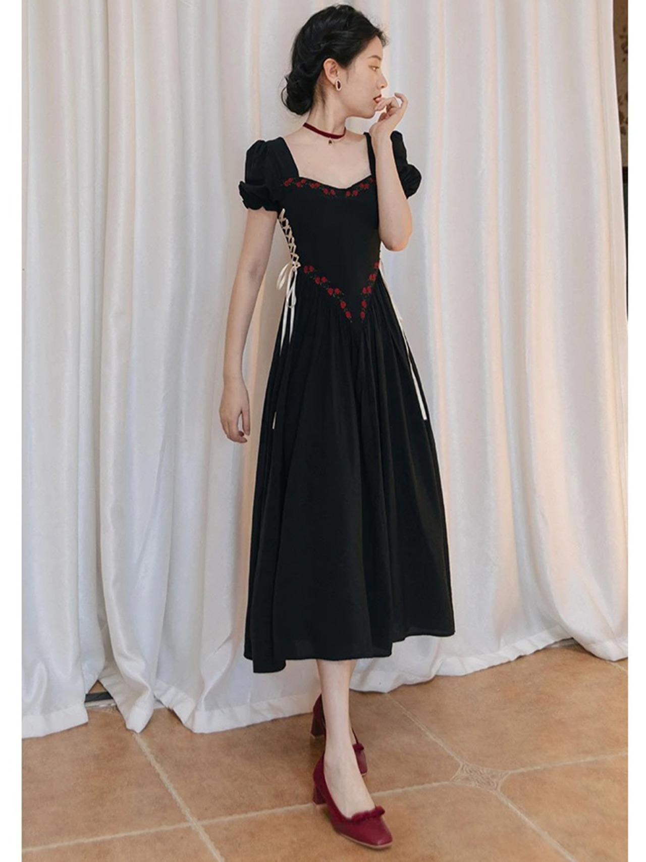 【0031】Side Lace-Up Black Elegant Short Sleeve Dress