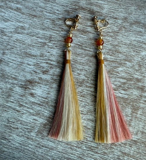 『黄昏の夕陽』 精麻お麻守りイヤリング 茜染め＆黄金玉ねぎ染めmix