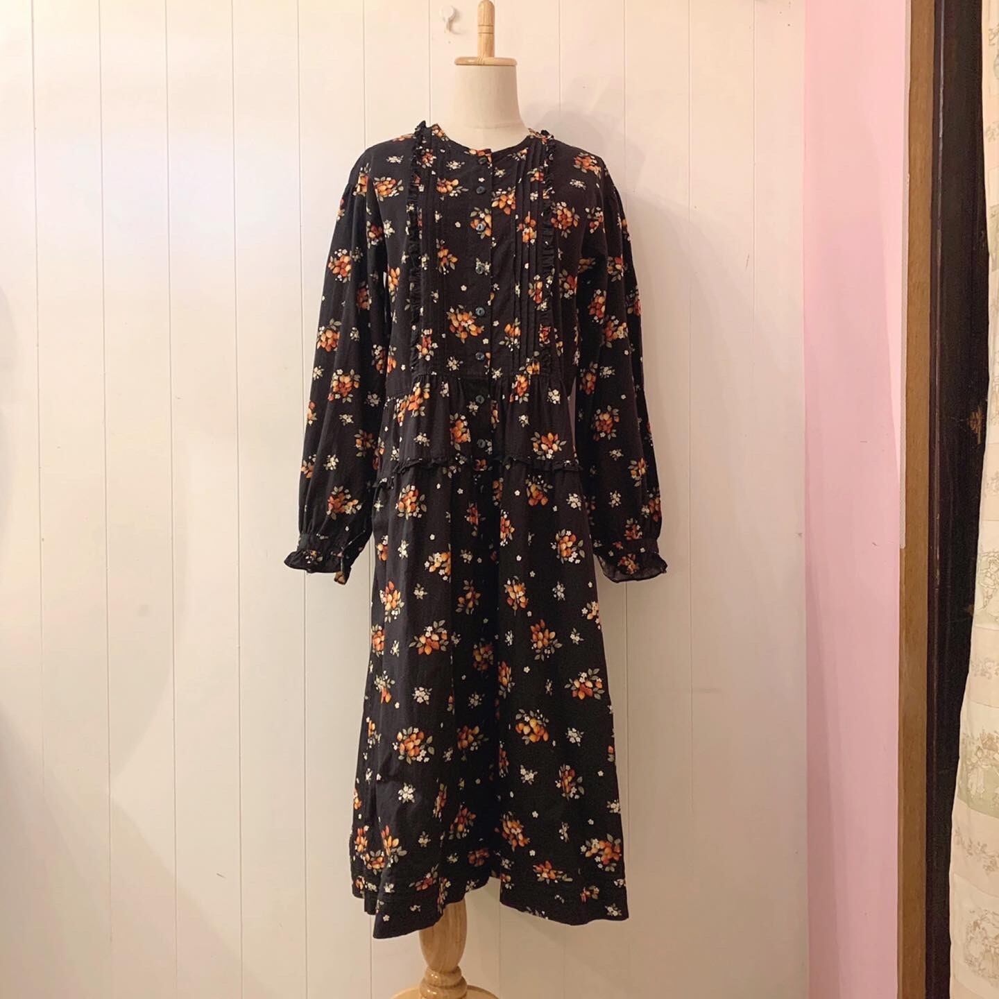 strawberry frill ribbon black one-piece