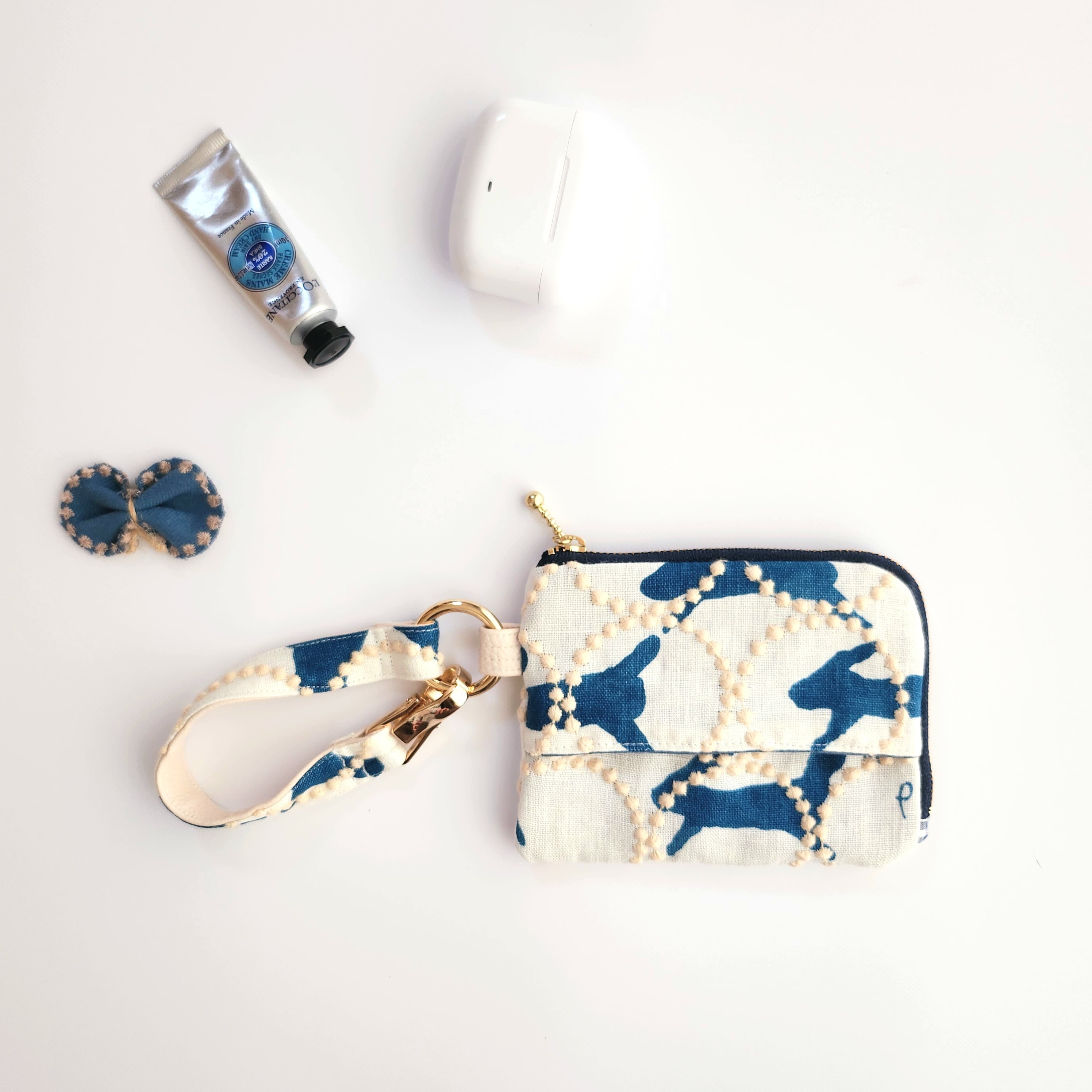 ミナペルホネン tambourine × run run run のストラップ付きマルチ