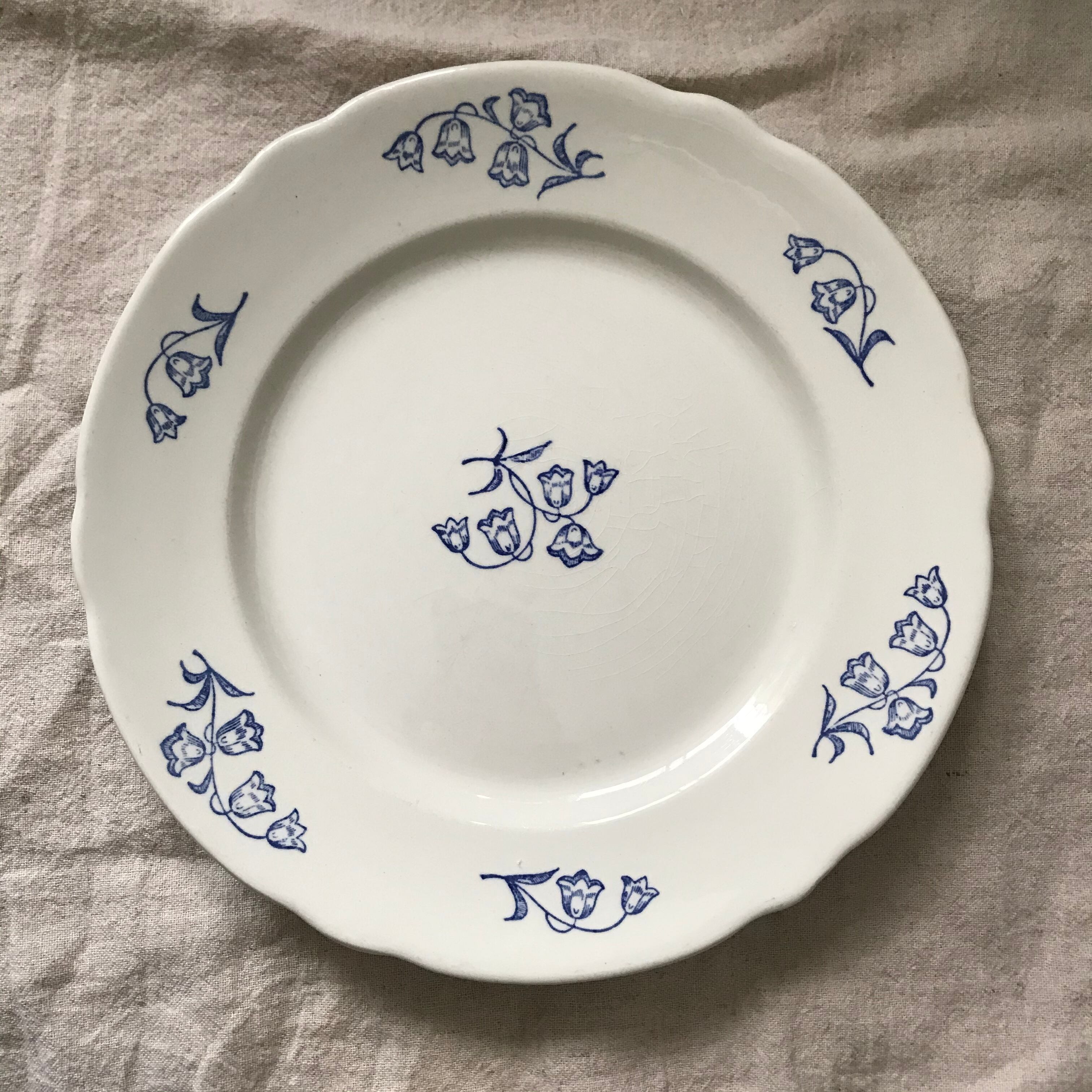 クロッカス模様の大きめプレート