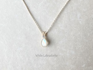 ホワイトラブラドライト macrame necklace