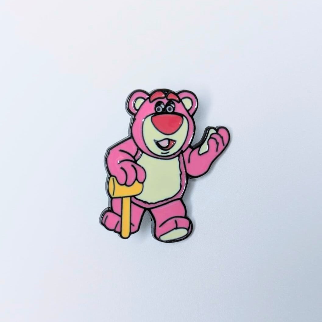 送料無料！ ★ピンズ PINS★ピンバッジ 【 トイストーリー / TOY STORY 】 ロッツォ ハグベア / くまのぬいぐるみ〚アメリカン雑貨 アメトイ〛