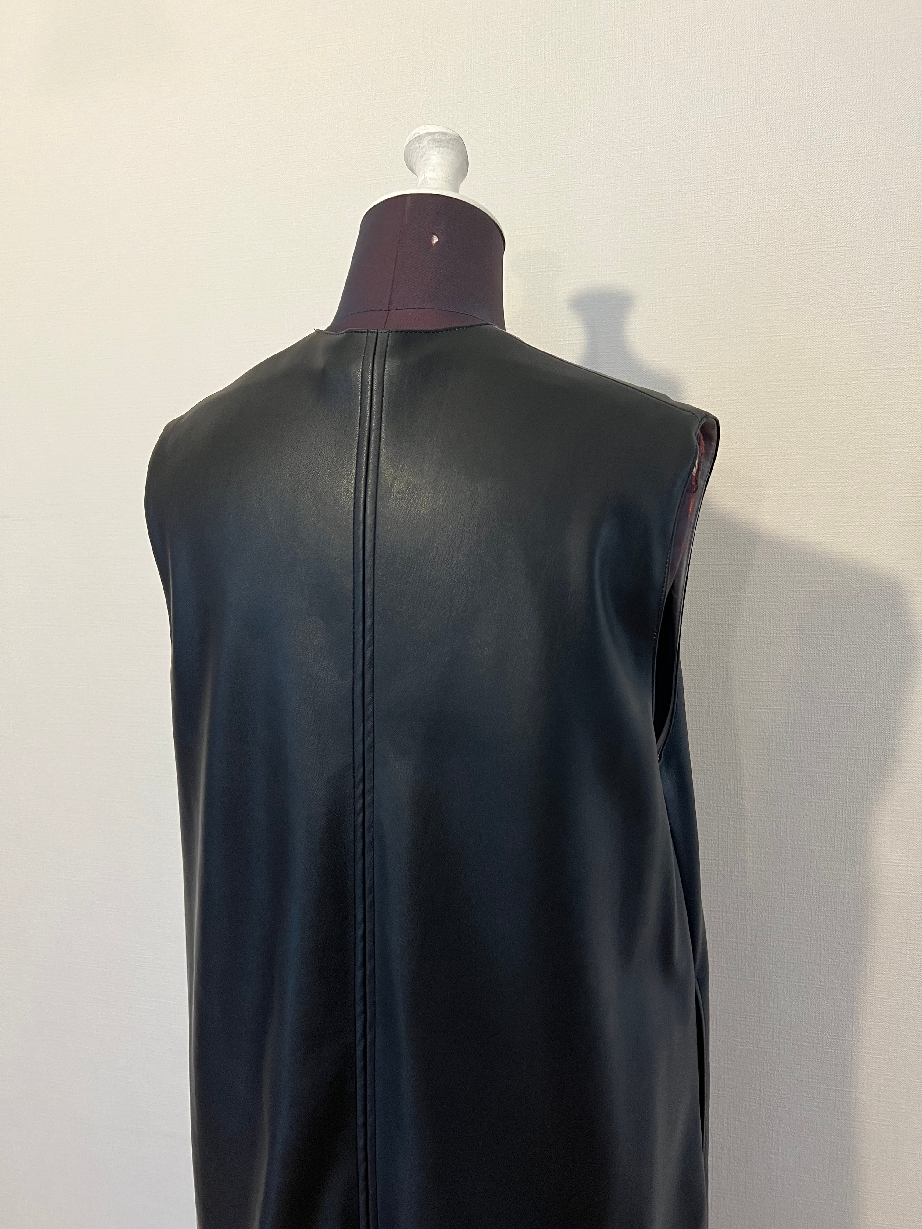 Deep U neck dress ディープユードレス:エコレザーブラック | ANNIK