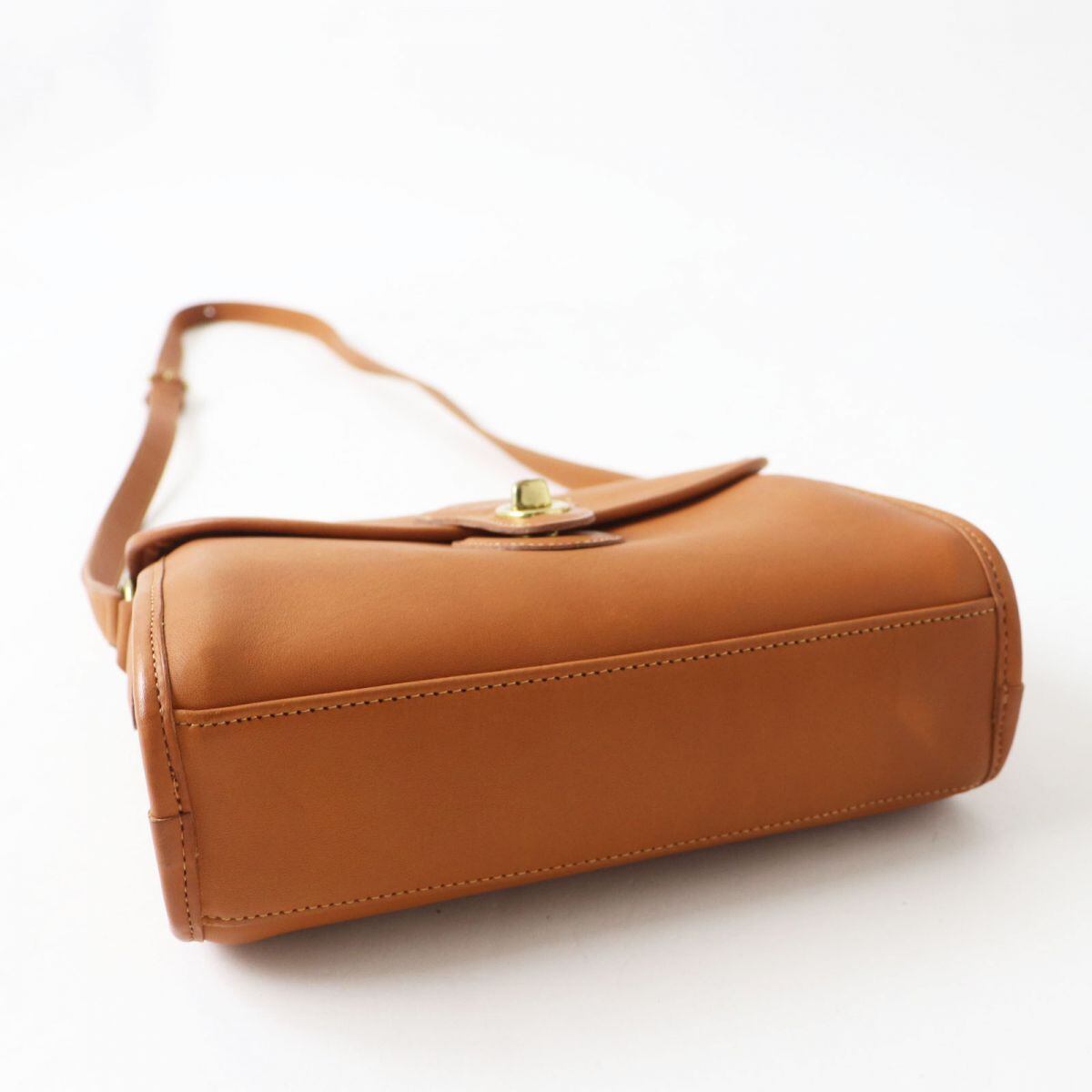 良品 COACH ショルダーバッグ レザー キャメル ターンロック 斜め掛け 