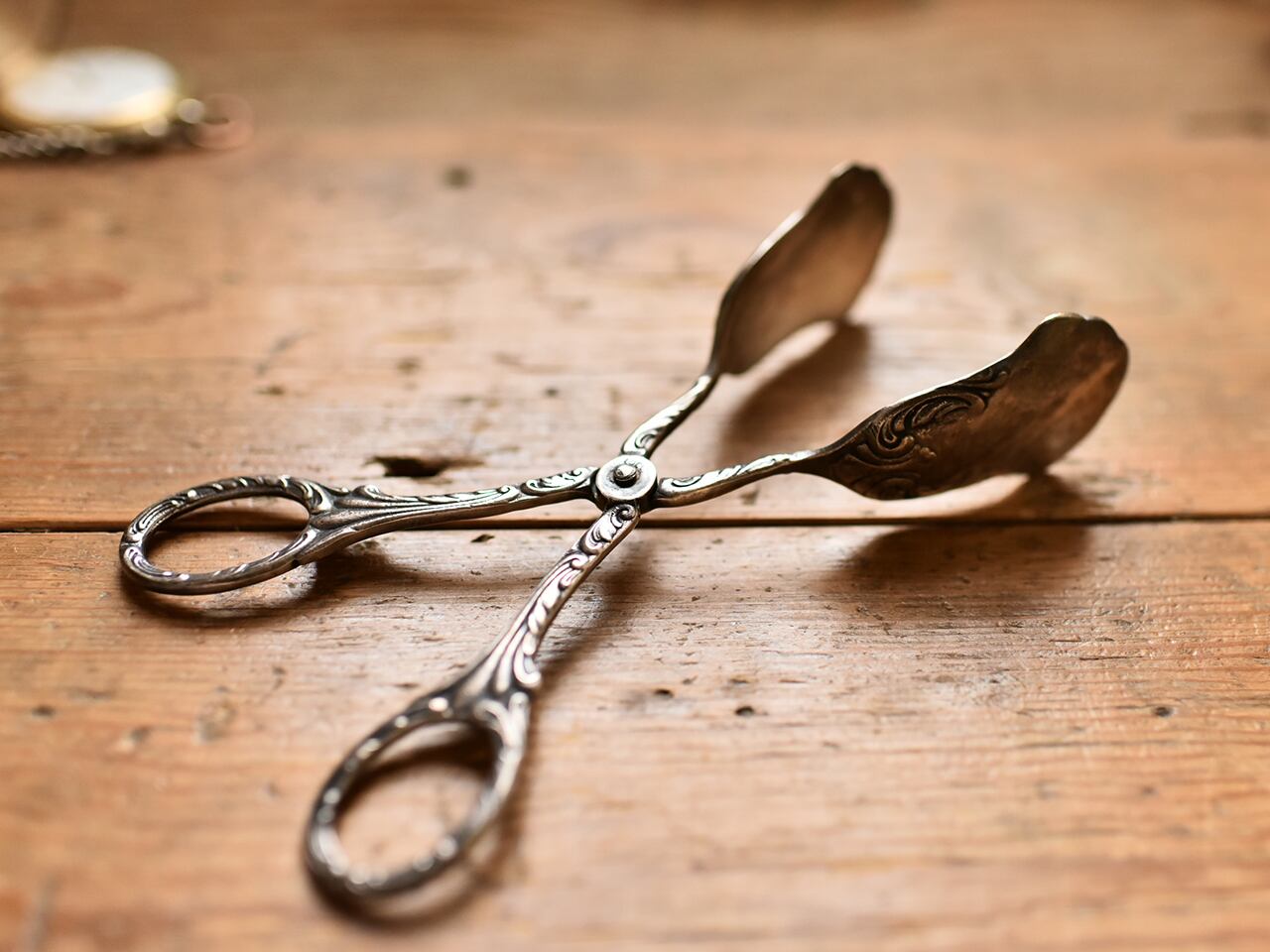 装飾が素敵なサーバートング(B) フレンチブロカント