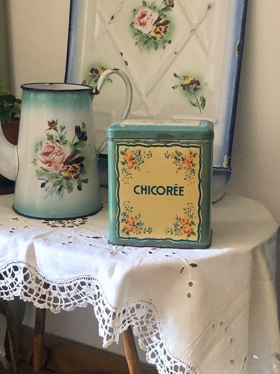 ショコラムニエのティン缶 "CHICOREE"