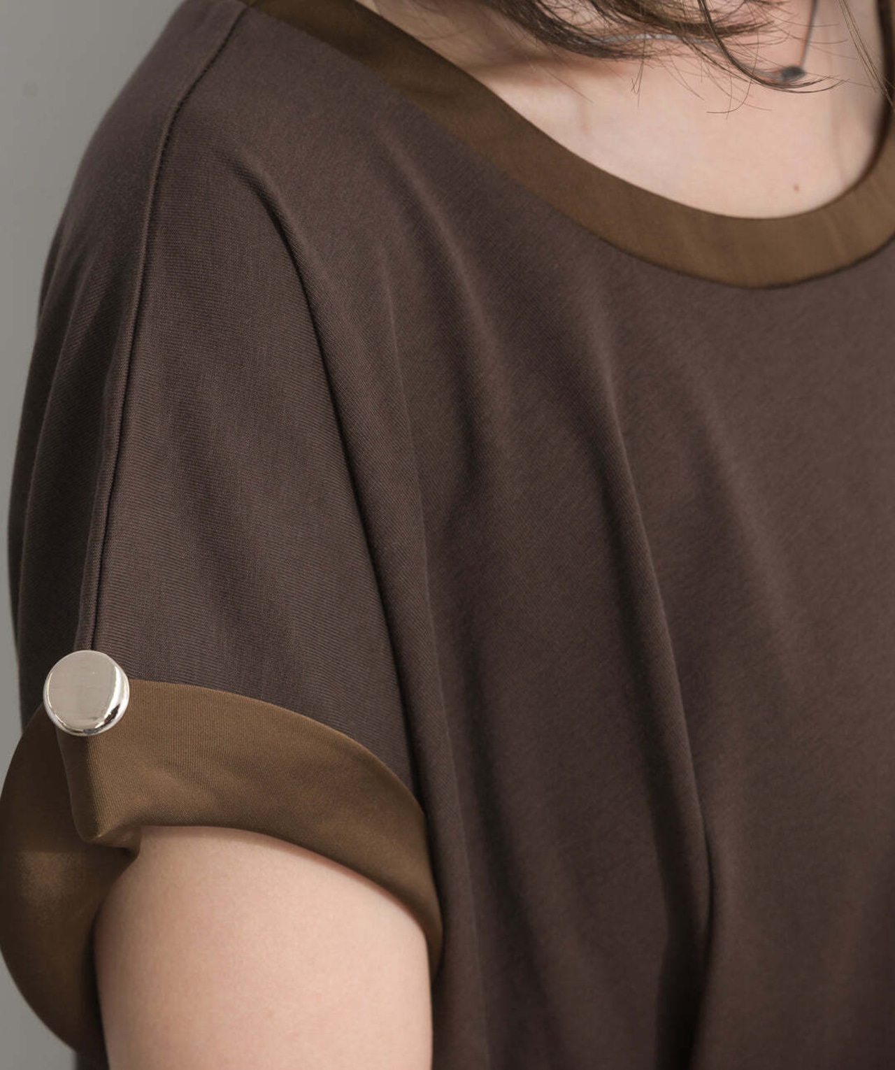 32884 サテン部分使いアシメチュニックTシャツ brown
