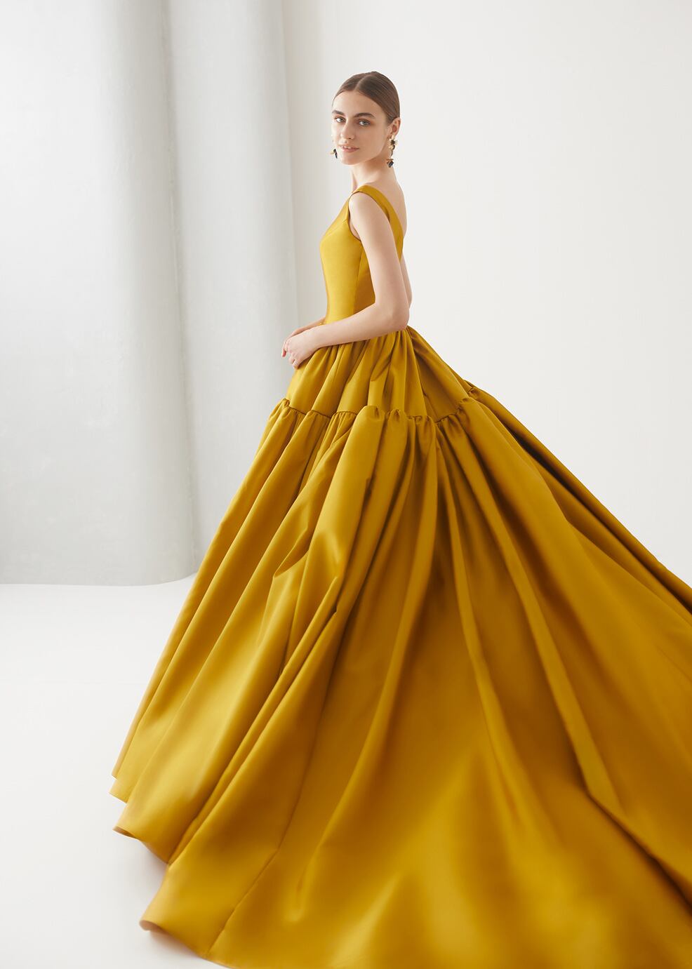 イエロードレスセット Vネック刺繍入り オフショルダー 花柄刺繍 V