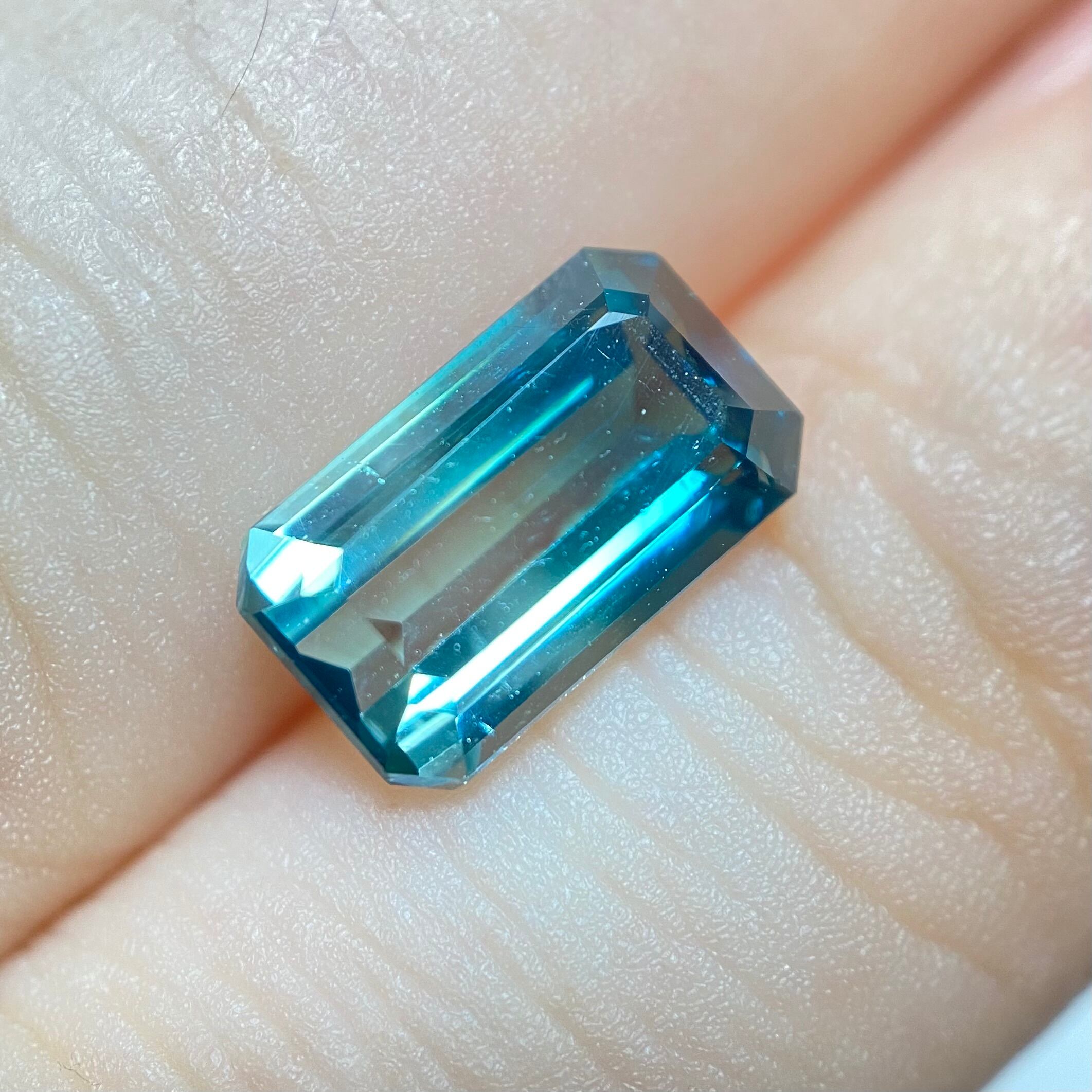 清流　高品質バイカラートルマリン