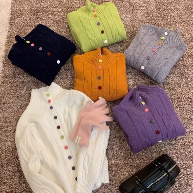 カラフルくるみボタンケーブルニットカーディガン