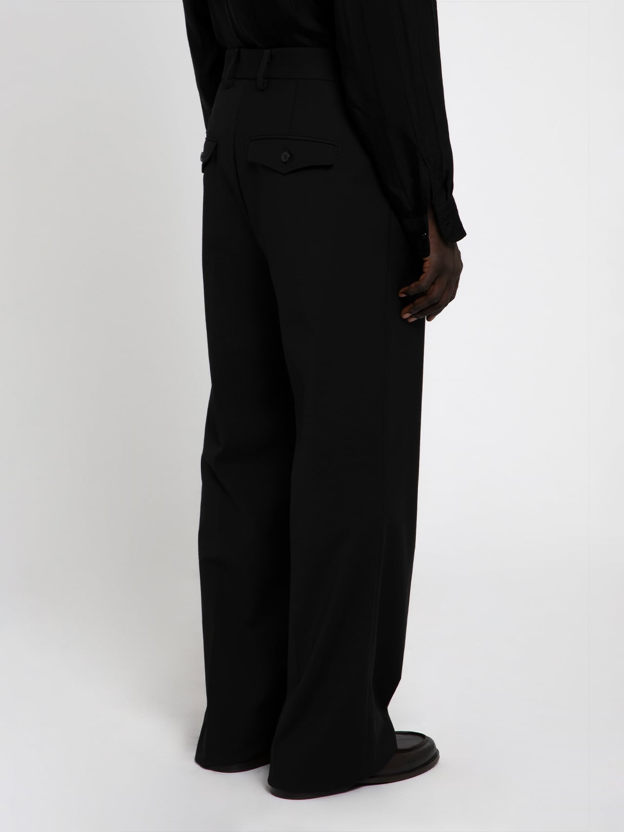 UNEEK BASEMNT - Discover independent style.